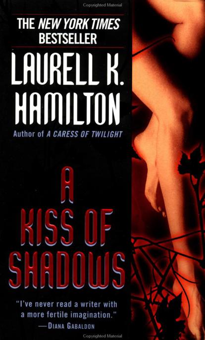 Faerie 01 A Kiss of Shadows