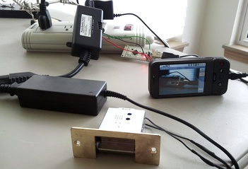 /epubstore/R/M-Riley/Programming-your-home//images/androiddoorlock-testing.jpg